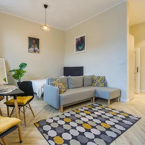 https://fourcolours_blue-studio-old-town.krakowhotelspoland.com