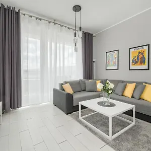 Center Close To The Market And Park With Parking & Air Conditioning By Renters Prestige Apartament
