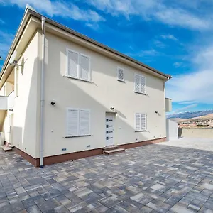 https://apartmani-matej-b.hotelinzadar.com